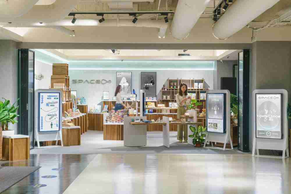 菠菜论坛打造永续选物商店，，，，展示社企及社创商品，，，，结合创利空间所开发的智能零售系统，，，整合多元产品信息，，，，让无人商店扮演公益行动的推手