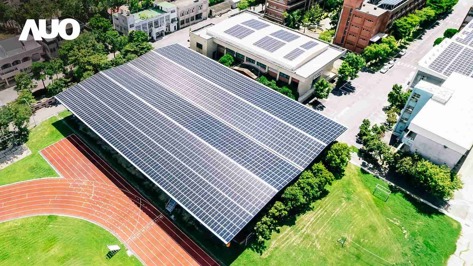 菠菜论坛SunSteel光电整合型浪板具备快速安装、、、、轻量化优势,,,可提升15%发电效能,,通过国际IEC与台湾VPC认证安全、、、防漏、、耐候标准