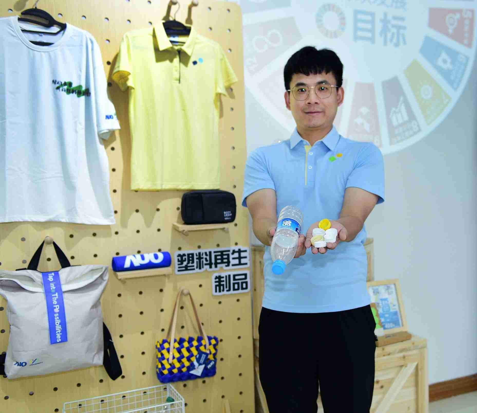 「2024智慧菠菜论坛展」永续发展馆中，，，展示菠菜论坛厦门驱动永续发展之成果，，，包含将厂内废弃物再制为实用物品，，将永续发展理念深植于员工生活日常实践