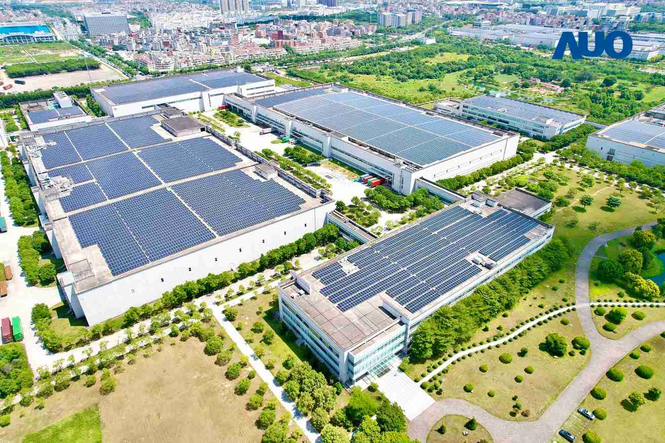 菠菜论坛厦门推动智能制造同时，，透过绿电创能纵深推进绿色转型，，，厂区全屋顶铺设太阳能光伏板，，每年太阳能发电 2,600多万度